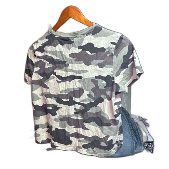 Womens Size Medium Tank Top and T Shirt Bundle - Picture 3 of 16